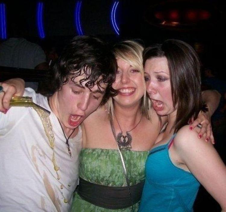 Пьяные подружки на вечеринке