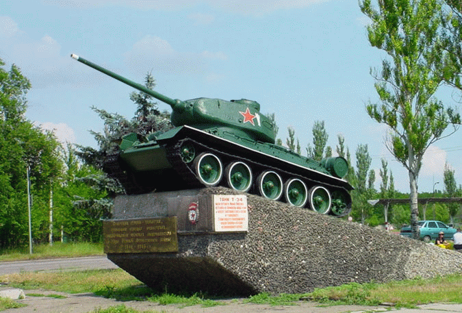 Куда уехал танк?: В Луганске демонтировали боевую машину Победы