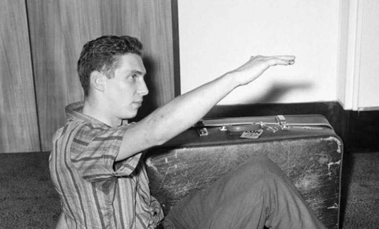 Брайан Робсон: человек, который отправил себя в ящике из Австралии в Великобританию