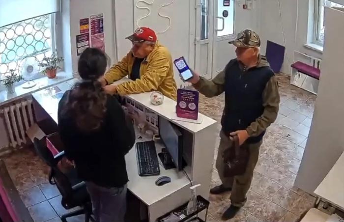 Жёсткое месиво двух пенсионеров в ПВЗ