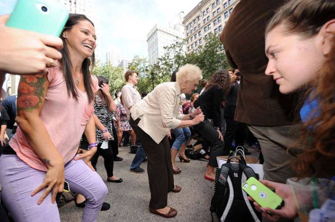 В Нью-Йорке 358 человек одновременно станцевали Twerk