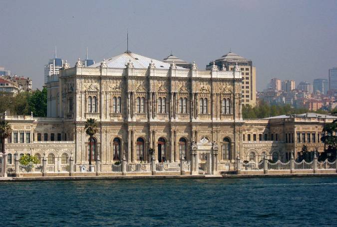 Дворец Долмабахче в Стамбуле