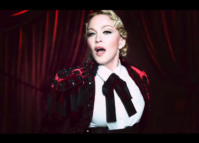 Мадонна представила новый клип «Living For Love»