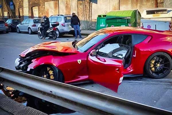Автомойщик вдребезги разбил Ferrari итальянского футболиста за 300 000 евро