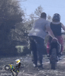 Подборка прикольных гифок от 12.03.2026